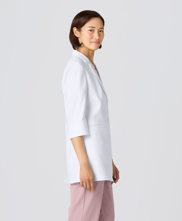 女用實驗室外套:輕量雙開衩短款外套